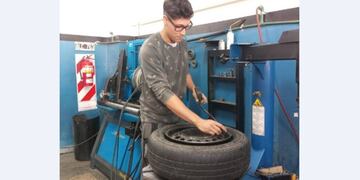 Ezequiel Vallejos sueña con tener su propio taller