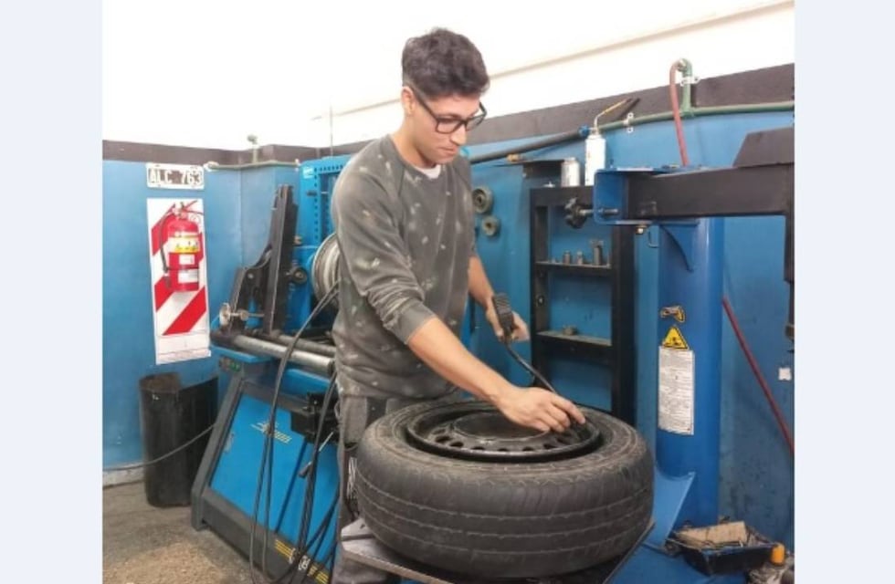 Vívía de changas, hizo un curso de la provincia de Santa Fe y consiguió trabajo en blanco