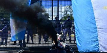 Represión policial en Formosa en contra de manifestantes tras la vuelta a Fase 1