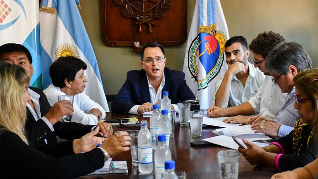 El presidente del Concejo Deliberante capitalino, Lisandro Aguiar, encabezó este jueves una reunión en la que se dejó sentada la posibilidad de avanzar en disponer la caducidad de las concesiones a las empresas de colectivos de San Salvador de Jujuy.