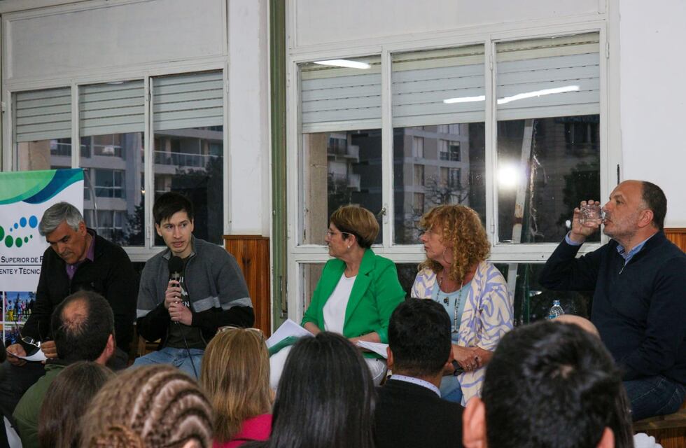 Elecciones 2023 en Tres Arroyos: los candidatos a intendente  debatieron en el Instituto Nº 33