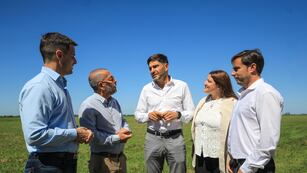 Pullaro y Viotti junto a los precandidatos a concejal de la lista "Santa Fe puede".