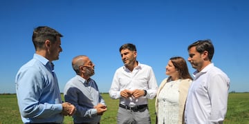 Pullaro y Viotti junto a los precandidatos a concejal de la lista "Santa Fe puede".