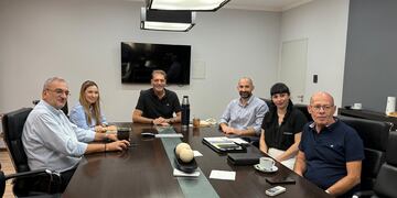 Alcides Calvo, Bárbara Chivallero, Darío Cocco, Andrés Brarda, Anahí Raffaelli y Sergio Scarpellini