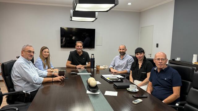 Alcides Calvo, Bárbara Chivallero, Darío Cocco, Andrés Brarda, Anahí Raffaelli y Sergio Scarpellini