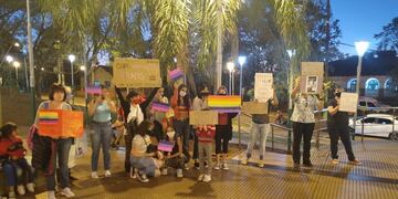 Congregación de diferentes colectividades en la plaza San Martin de Iguazú