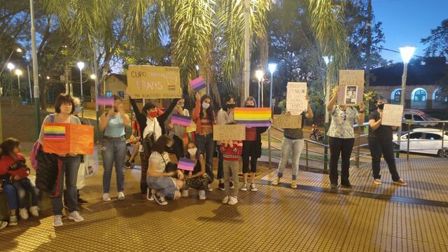 Congregación de diferentes colectividades en la plaza San Martin de Iguazú
