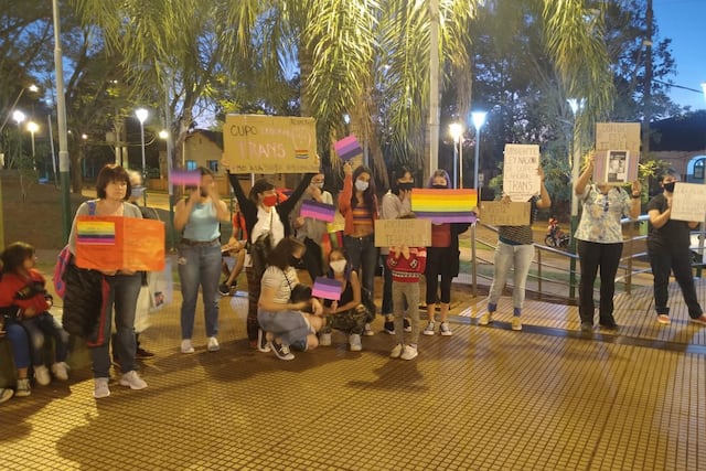 Congregación de diferentes colectividades en la plaza San Martin de Iguazú