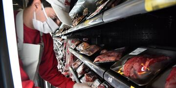 Los precios siguen aumentando y la inflación interanual ya superó el 53 por ciento. (Pedro Castillo)