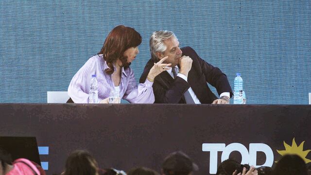 Alberto Fernández y Cristina Kirchner, durante un acto de cierre de campaña que se realizó en Merlo. Foto: Corresponsalía.