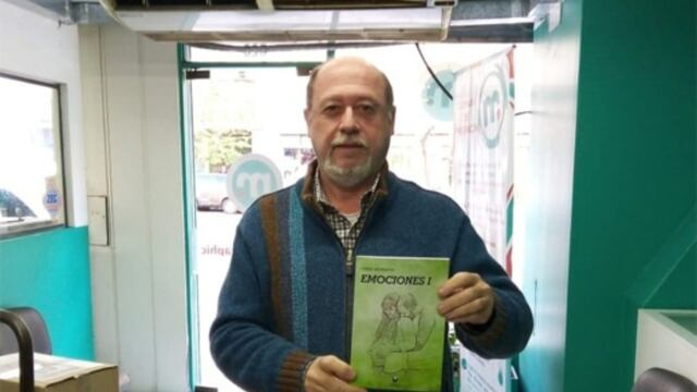 Jorge escribe por afición y lo que recauda con sus libros.