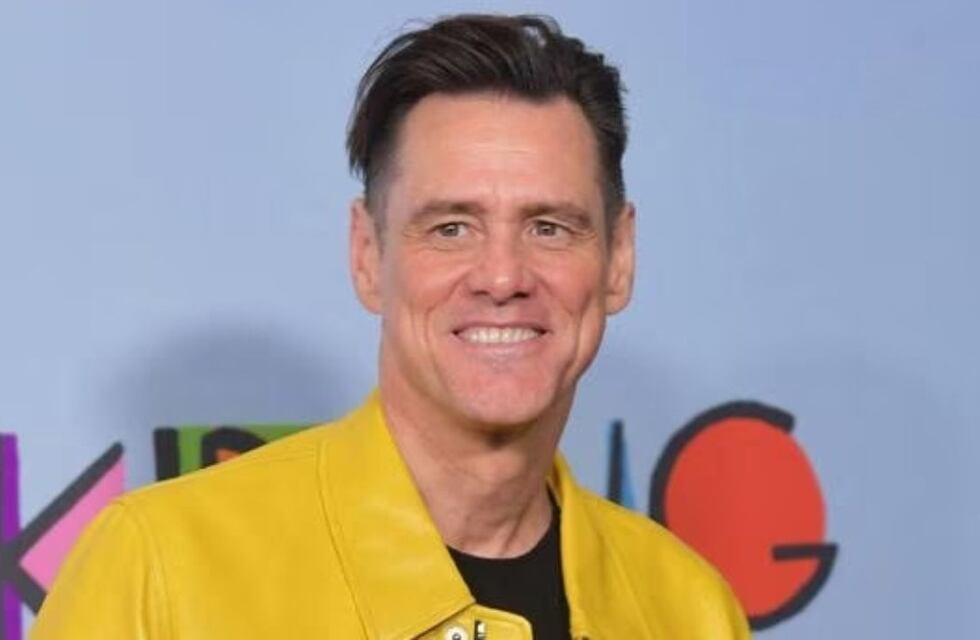 Cuesta 28 millones, tiene cancha de tenis y un teatro Art Deco: cómo es la lujosa mansión de Jim Carrey