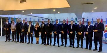 Osvaldo Jaldo estuvo presente en la reunión de la Liga de Gobernadores