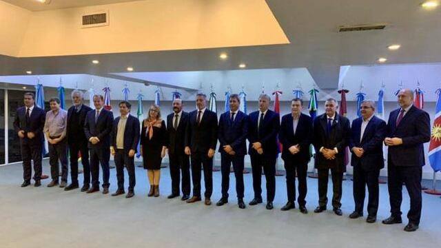 Osvaldo Jaldo estuvo presente en la reunión de la Liga de Gobernadores