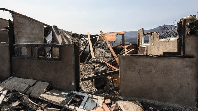 Los daños y destrozos que provocaron las llamas sobre las casas en Córdoba.