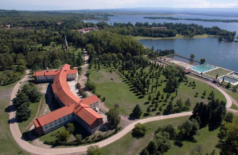 Hotel de Embalse por 1.500 pesos y con pensión completa: un paso a paso de cómo reservar