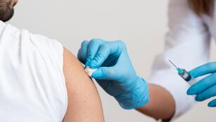 Las vacunas estarán disponibles en farmacias