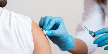 Las vacunas estarán disponibles en farmacias