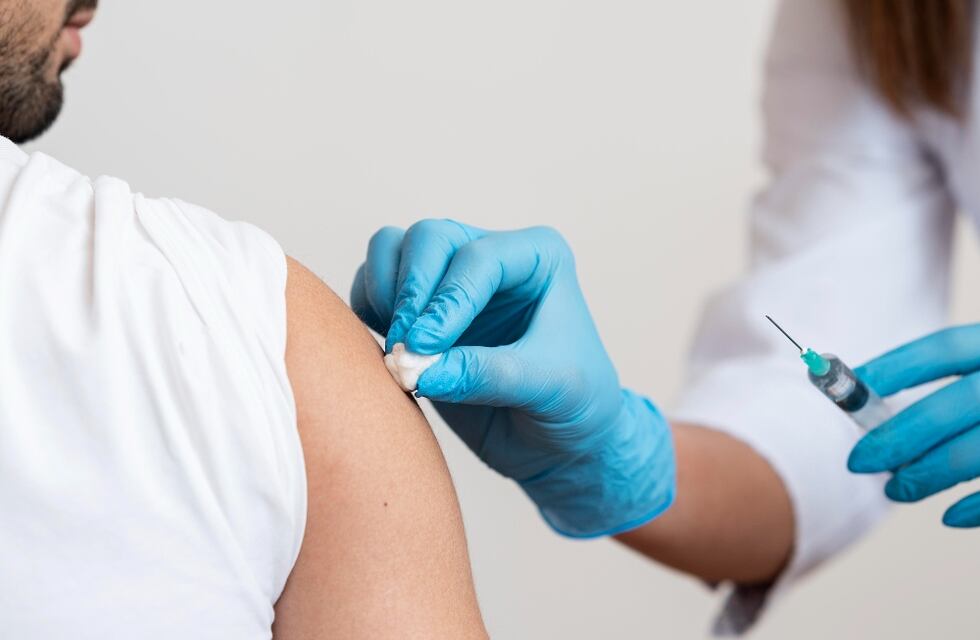 Tras un acuerdo, darán vacunas gratis contra el covid y el virus sincicial en Rosario