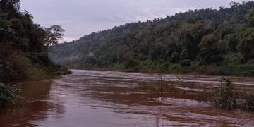 Debido a la crecida del arroyo Yabotí, cerraron el acceso a los Saltos del Moconá en El Soberbio.