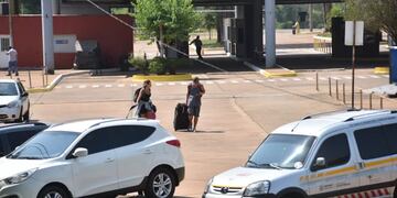 Los turistas argentinos no podrán ingresar a Brasil por el paso internacional de Foz.