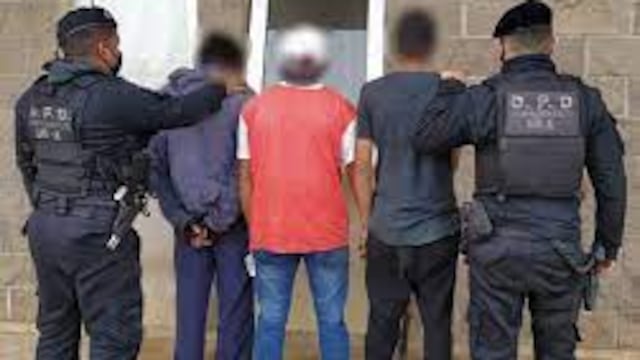 Terminaron detenidos por ser los presuntos autores del robo de cables de luz de una quinta en Garupá.