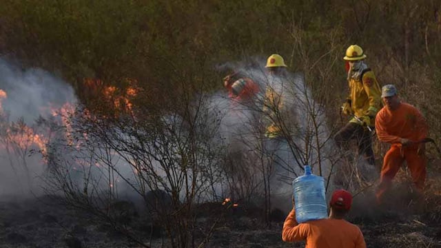 Incendio en la autopista Carlos Paz. (Facundo Luque/La Voz)