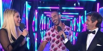 Wanda Nara y Robertito recibieron a Maxi en la puerta de la casa (Captura Telefe)