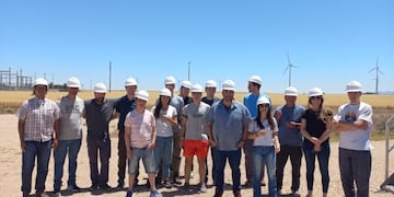 estudiantes de la Tecnicatura en Energías Renovables y Convencionales visitaron los Parques Eólicos “La Genoveva” I y II