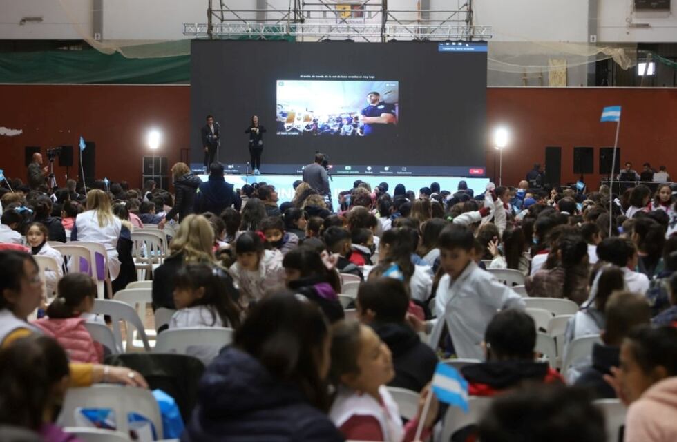 Unos 2.000 alumnos participaron del encuentro virtual con las bases en la Antártida Argentina