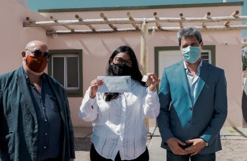 Uñac entregó viviendas en Ullum