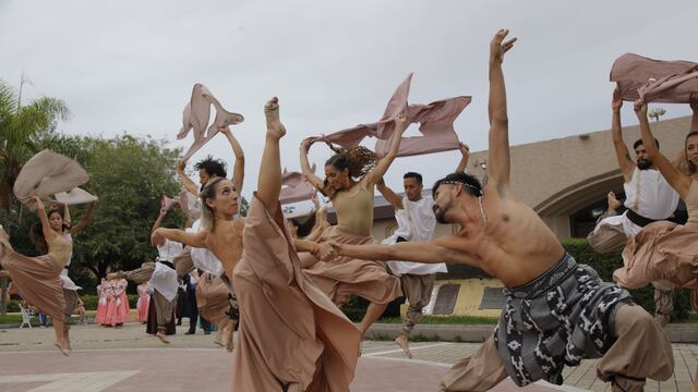 Integrantes del Ballet Municipal durante el acto en el que se celebró el 460 aniversario de la fundación de la Ciudad de Mendoza en la Plaza Pedro del Castillo. Gentileza MCM