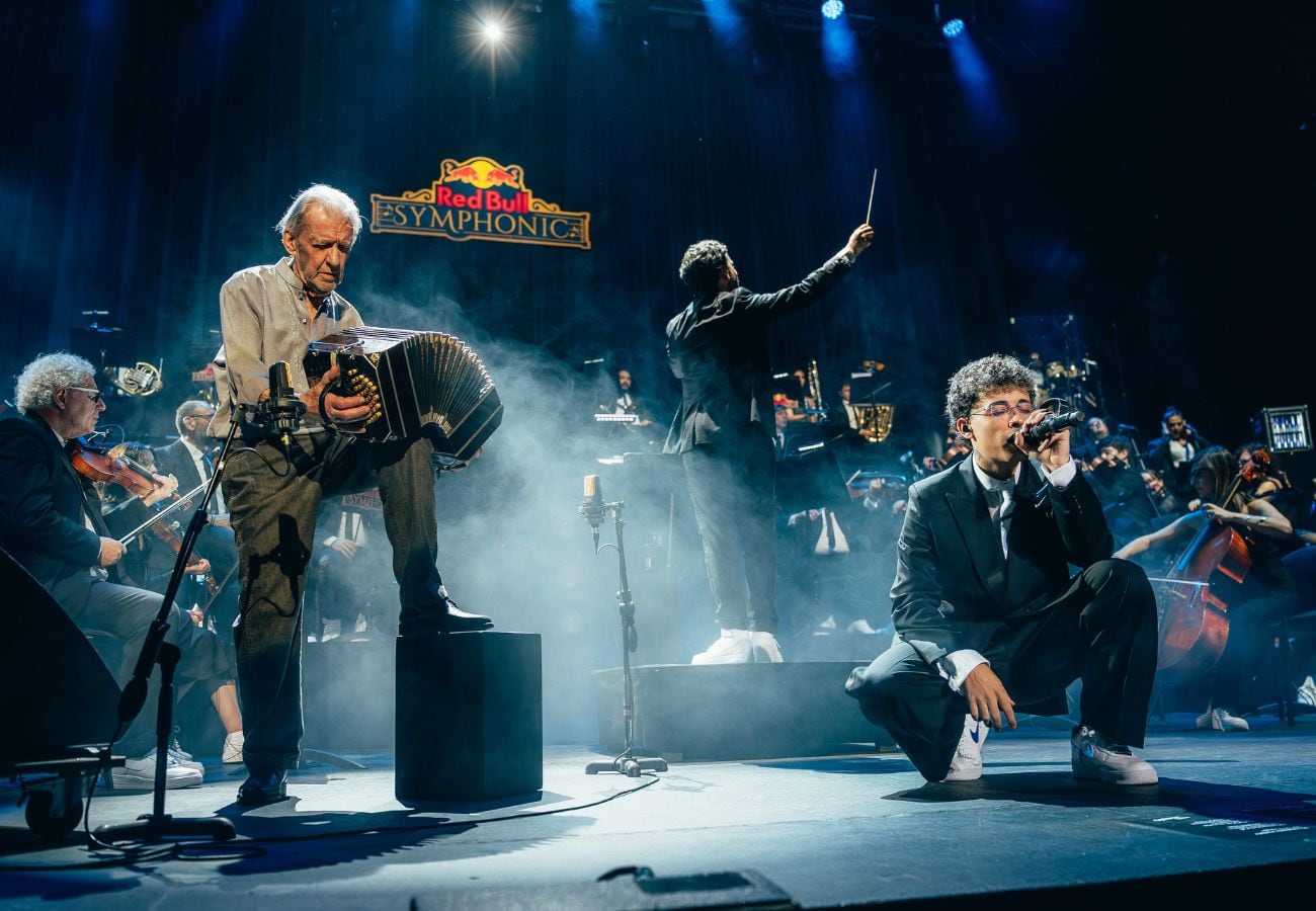 Trueno hizo vibrar el Teatro Coliseo con la primera edición de Red Bull Symphonic en Argentina