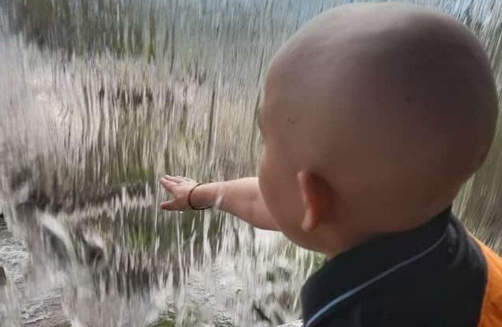 “El cáncer no espera”: salteña lucha para que su obra social autorice los medicamentos para última quimio de su hijo de 9 años