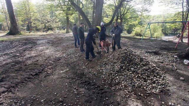 Ushuaia: realizan trabajos en la plaza “Nunca Jamás”