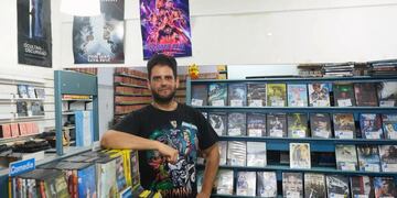 Tras 32 años, cierra el histórico videoclub de La Plata.