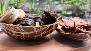 Un Huevo de Pascua que pesa más de 800 gramos, así es el producto de Culpa de los Dos para este 2025 en Córdoba.
