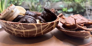 Un Huevo de Pascua que pesa más de 800 gramos, así es el producto de Culpa de los Dos para este 2025 en Córdoba.