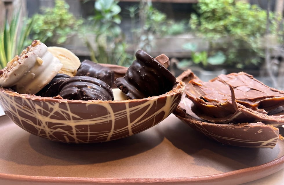 Con dulce de leche y alfajores: cómo es el tentador Huevo de Pascua que vende Culpa de los Dos en Córdoba