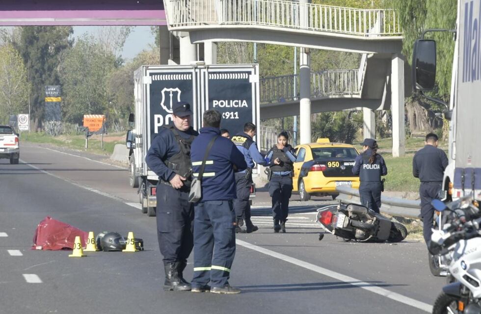Una mujer falleció tras caer de la moto e impactar contra el pavimento en Godoy Cruz