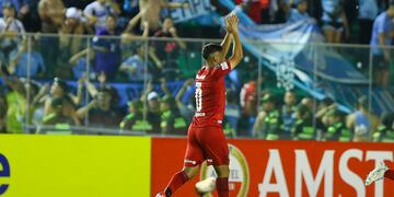 Matías Marín festeja el 2-0 de Belgrano ante Real Tomayapo, en Bolivia, por la Copa Sudamericana. (Prensa Belgrano)