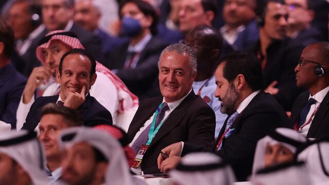 El rafaelino Gustavo Alfaro, DT de Ecuador, en el sorteo del mundial Qatar 2022