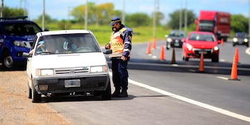Los precios de las multas de la Policía Caminera están atados a los valores de la nafta.