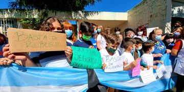 Se llevaron hasta los ventiladores de techo, de una escuela de Córdoba.