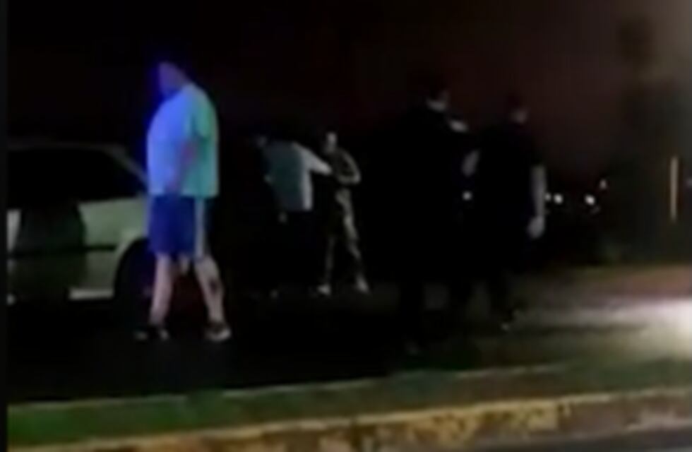 Automovilistas y efectivos policiales protagonizaron una pelea en el Acceso Oeste
