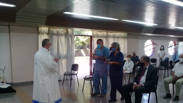 El arzobispo de Mendoza, Monseñor Colombo rezó ayer la misa de Navidad, previa a la nochebuena, en el Hospital Humberto Notti. Gentileza