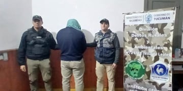 El incendio intencional ocurrió en El Cortaderal. El hombre fue sorprendido y permanece bajo investigación.