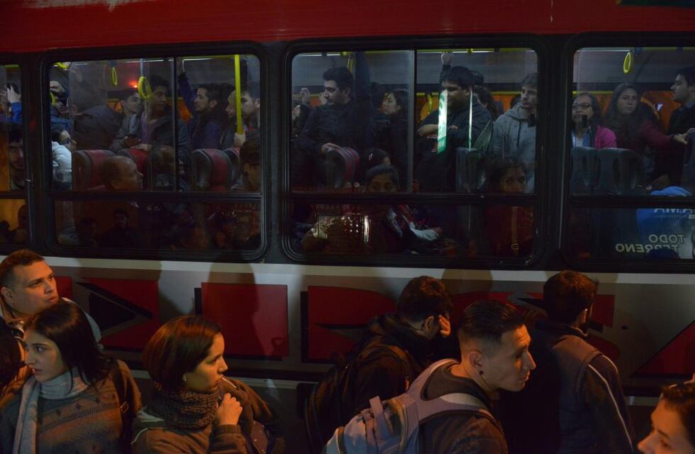 Córdoba: lo amenazó con un cuchillo por no querer pagarle el boleto del transporte urbano