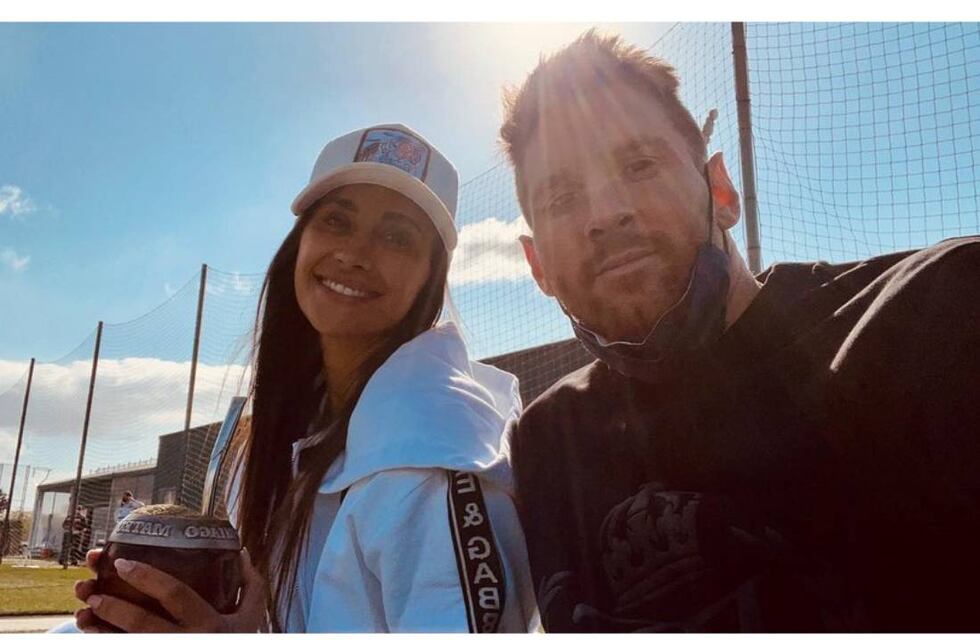 La foto romántica de Antonela Roccuzzo y Lionel Messi en la playa