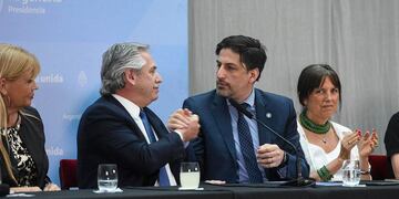 Alberto Fernández y su ministro de Educación, Nicolás Trotta. (La Voz/Archivo)